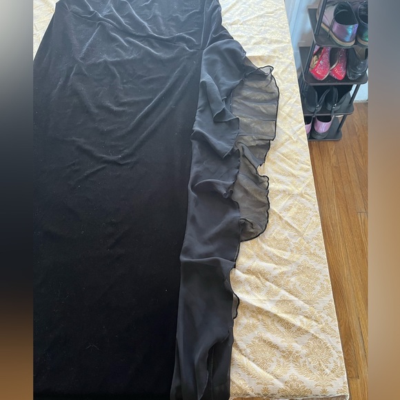 SIZE 2X Fashion Nova Black Velvet Maxi Skirt with Ruffle Slit - Picture 5 of 7